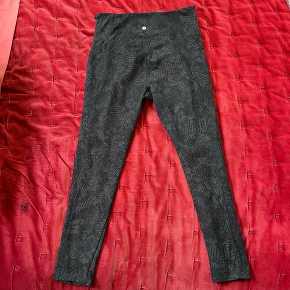 Danskin Snakeskin Print Athletic Leggings w/ Pockets & High Rise Tummy Control - Picture 3 of 9